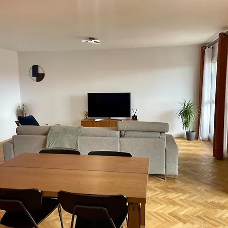 Magnifique 115m2 - 3 - Parking Gratuit Apartment